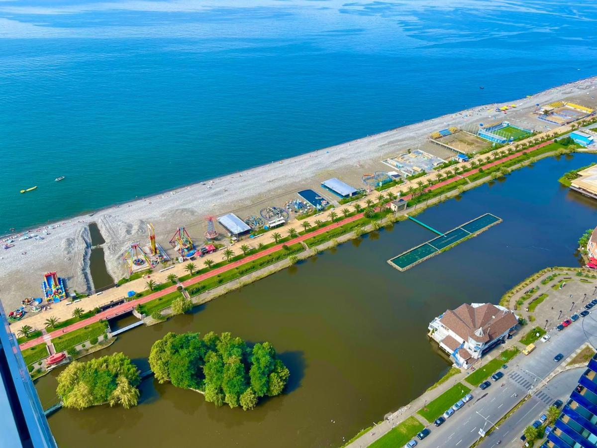 Hellobatumi Aparthotel Екстериор снимка