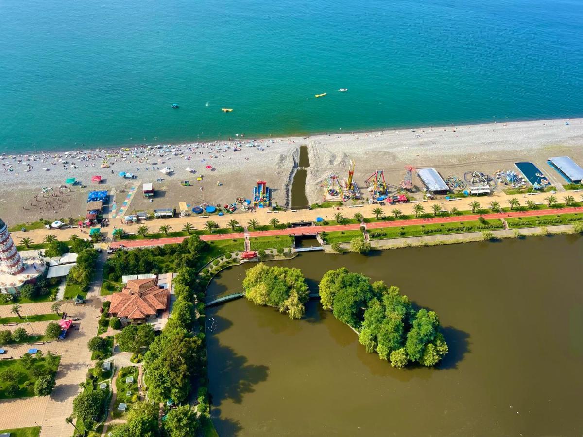 Hellobatumi Aparthotel Екстериор снимка