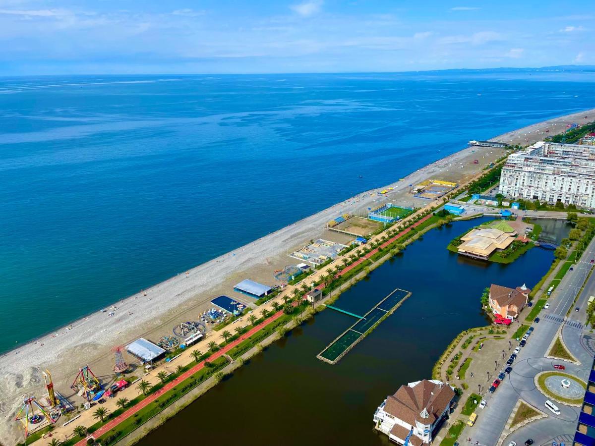 Hellobatumi Aparthotel Екстериор снимка