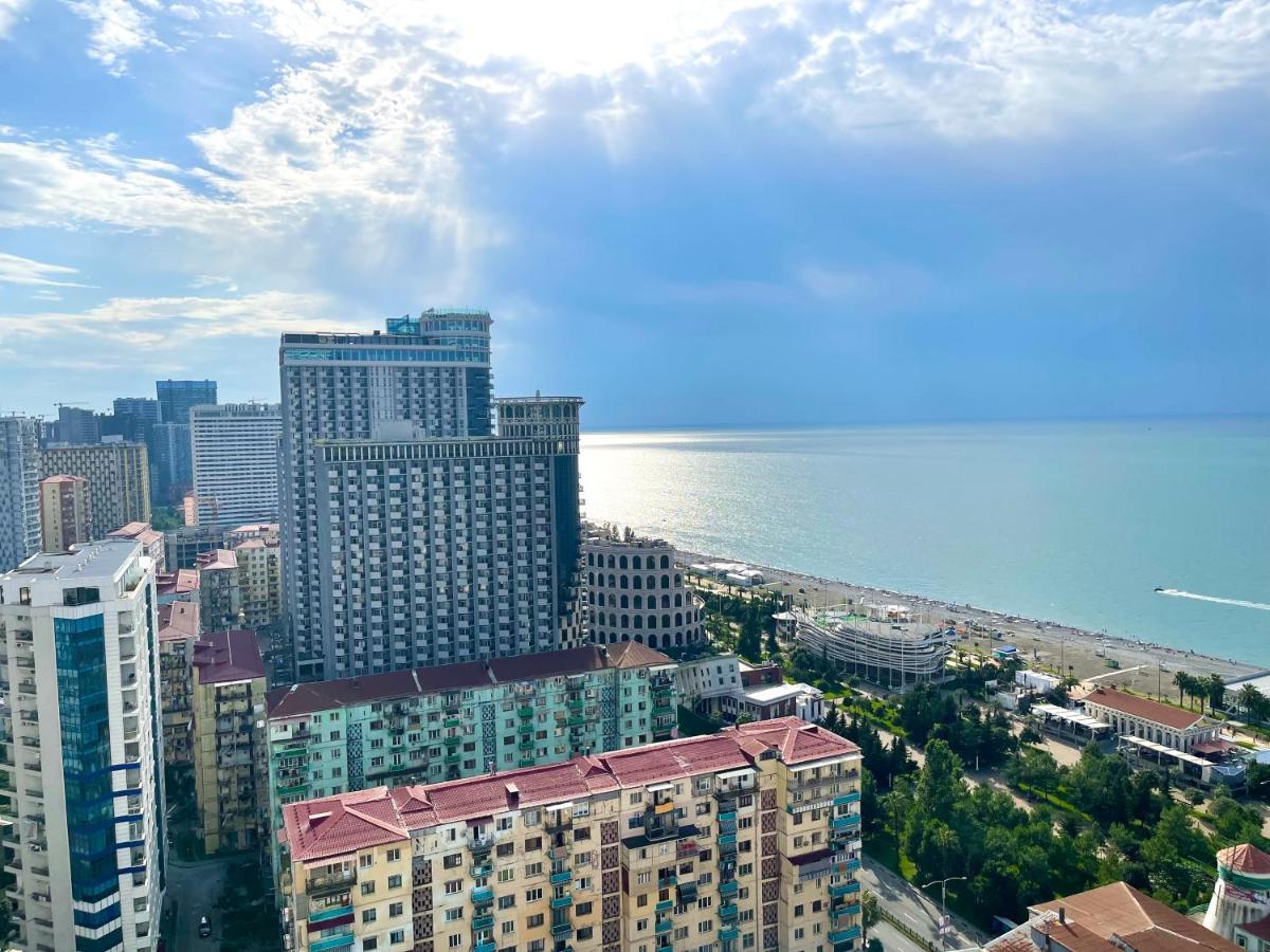 Hellobatumi Aparthotel Екстериор снимка
