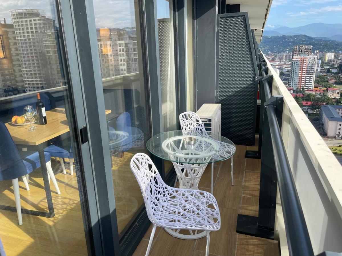 Hellobatumi Aparthotel Екстериор снимка