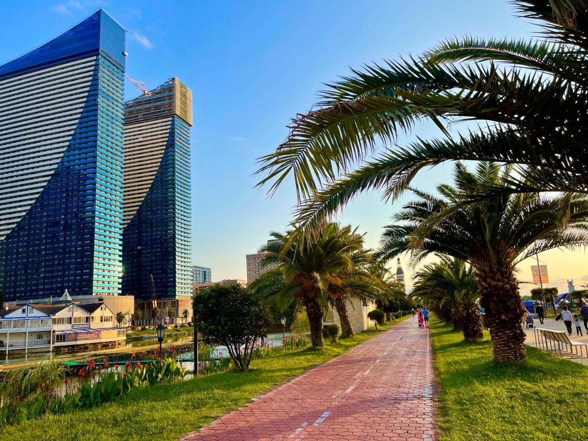 Hellobatumi Aparthotel Екстериор снимка
