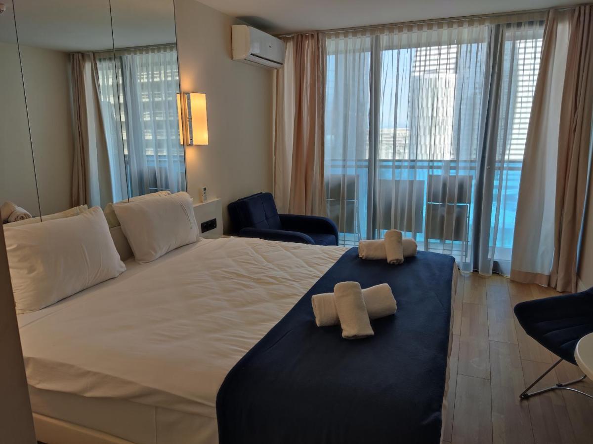 Hellobatumi Aparthotel Екстериор снимка