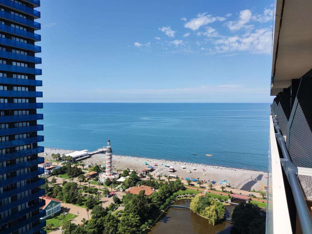 Hellobatumi Aparthotel Екстериор снимка