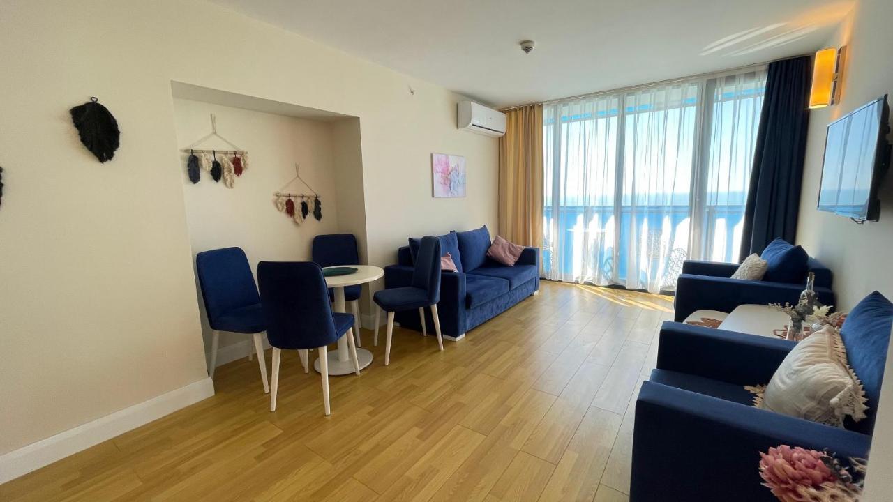 Hellobatumi Aparthotel Екстериор снимка