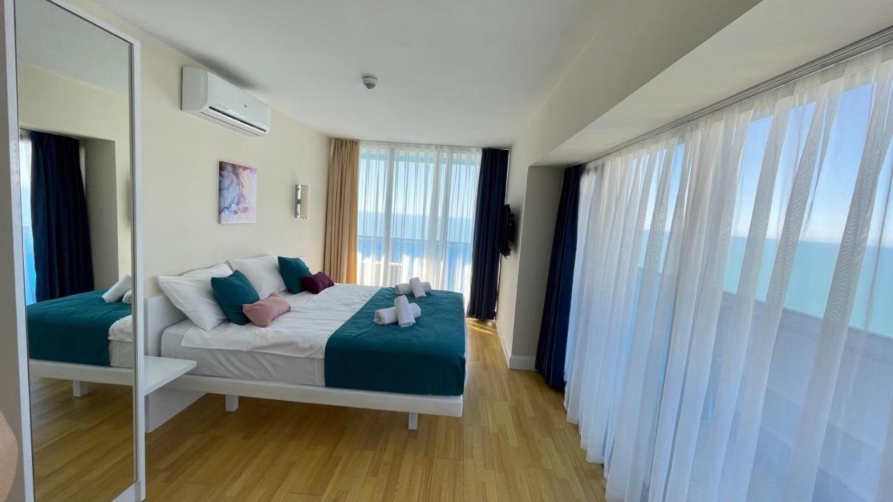 Hellobatumi Aparthotel Екстериор снимка