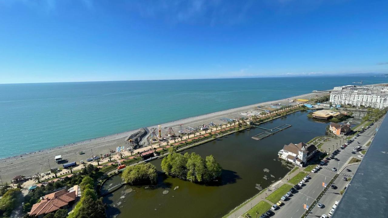 Hellobatumi Aparthotel Екстериор снимка