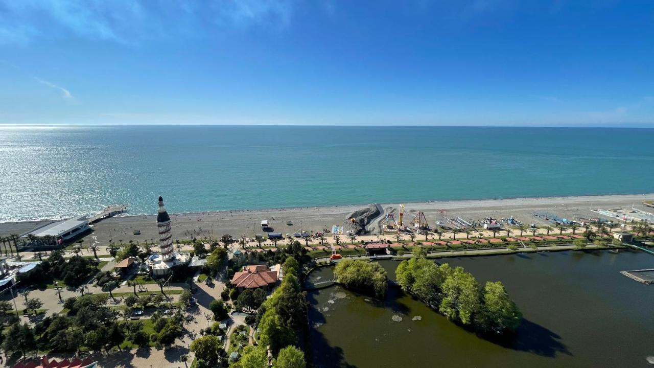 Hellobatumi Aparthotel Екстериор снимка