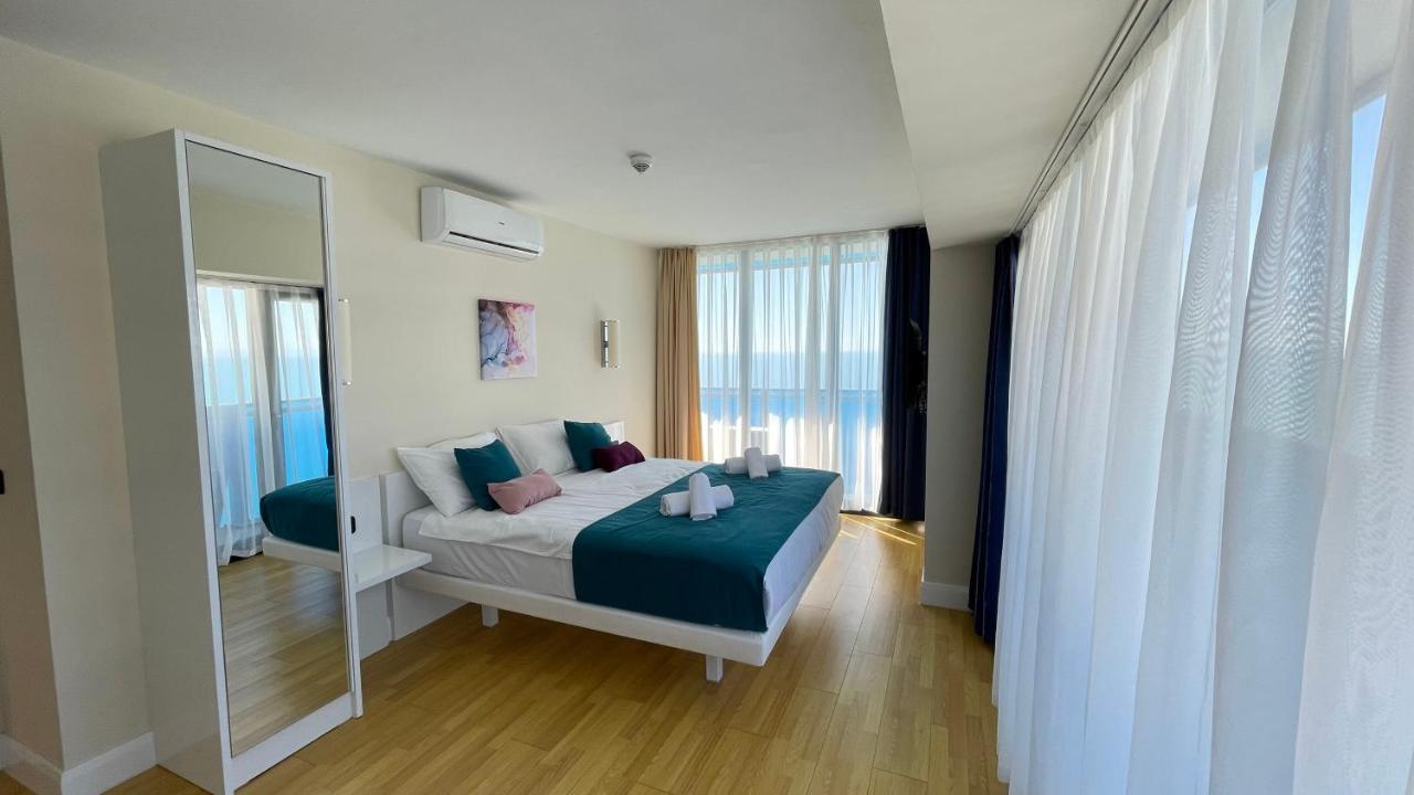 Hellobatumi Aparthotel Екстериор снимка