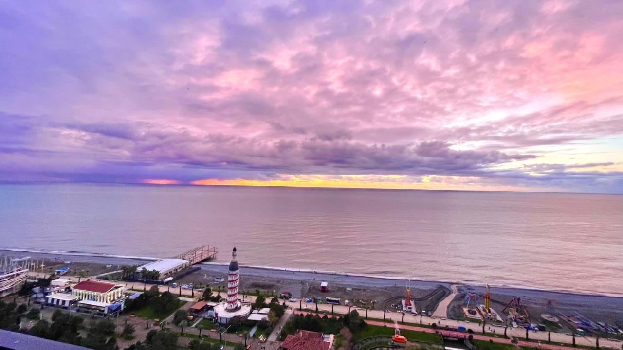 Hellobatumi Aparthotel Екстериор снимка