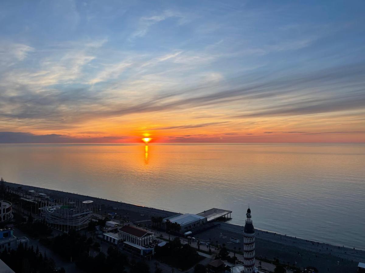 Hellobatumi Aparthotel Екстериор снимка
