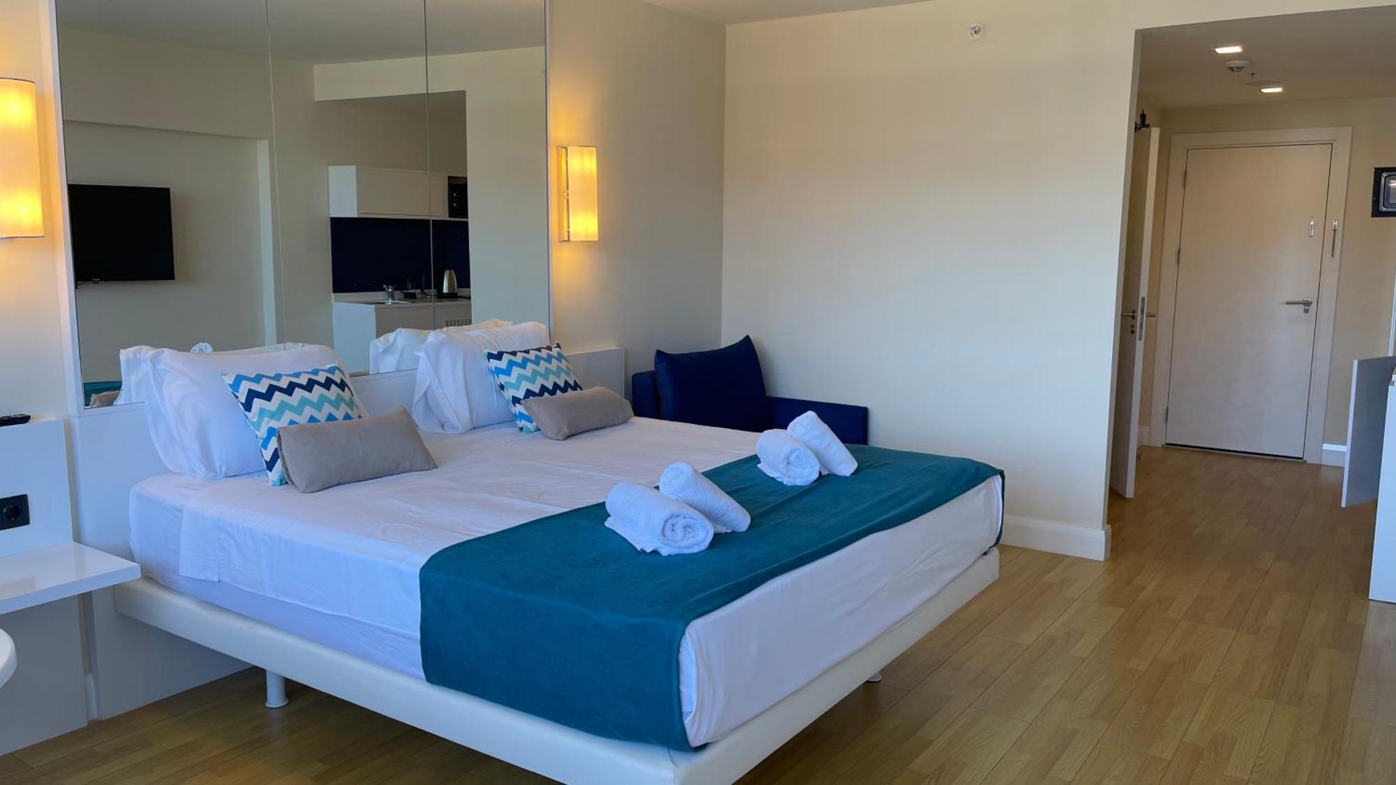 Hellobatumi Aparthotel Екстериор снимка