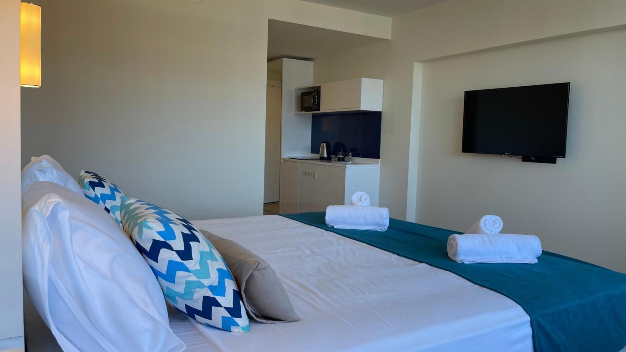 Hellobatumi Aparthotel Стая снимка
