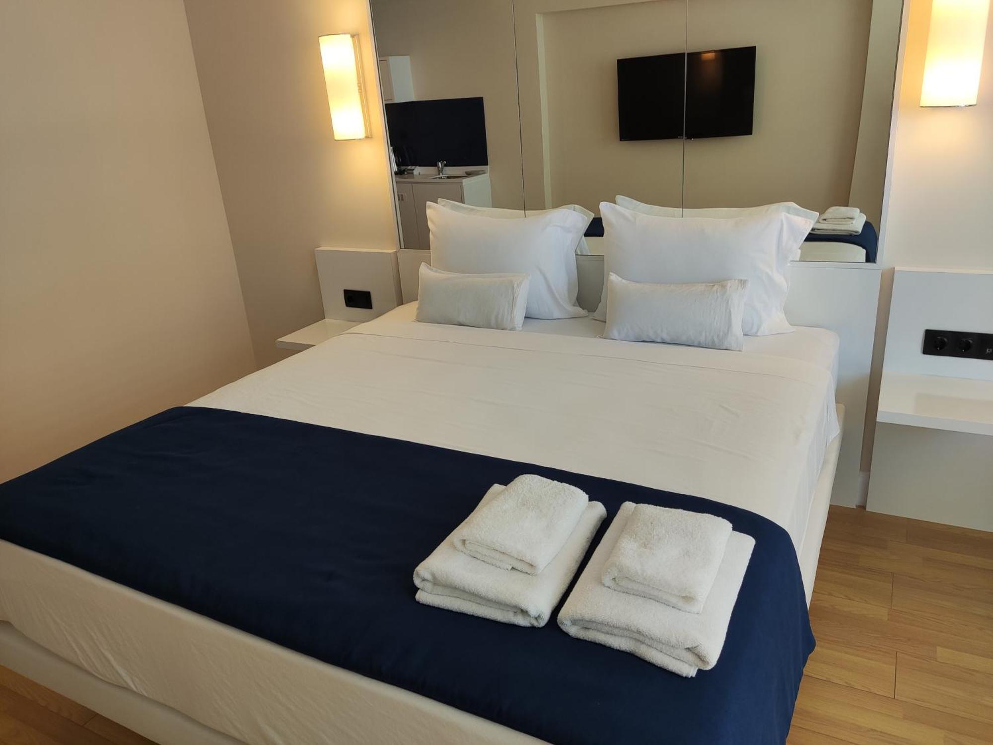Hellobatumi Aparthotel Екстериор снимка