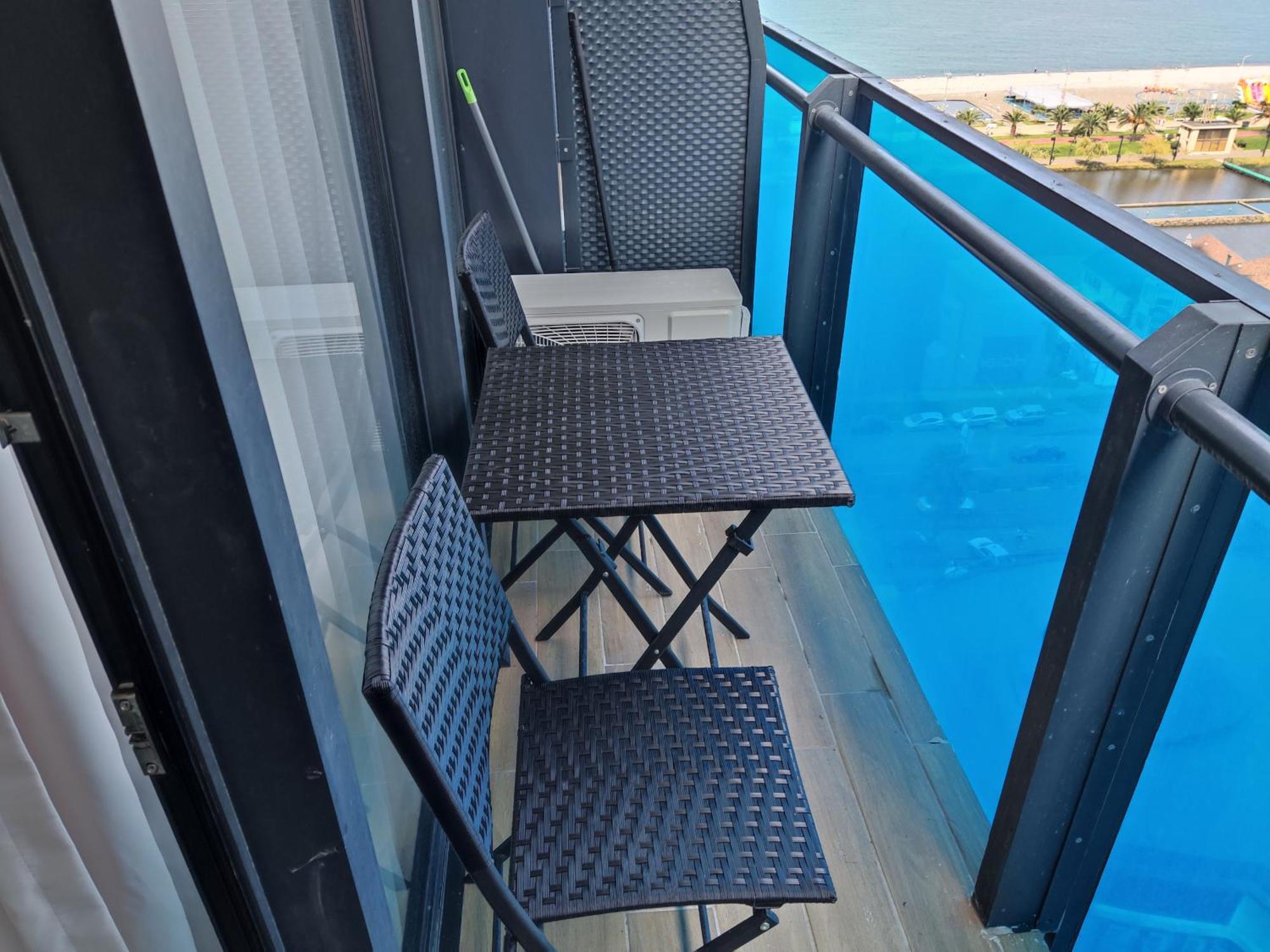 Hellobatumi Aparthotel Екстериор снимка