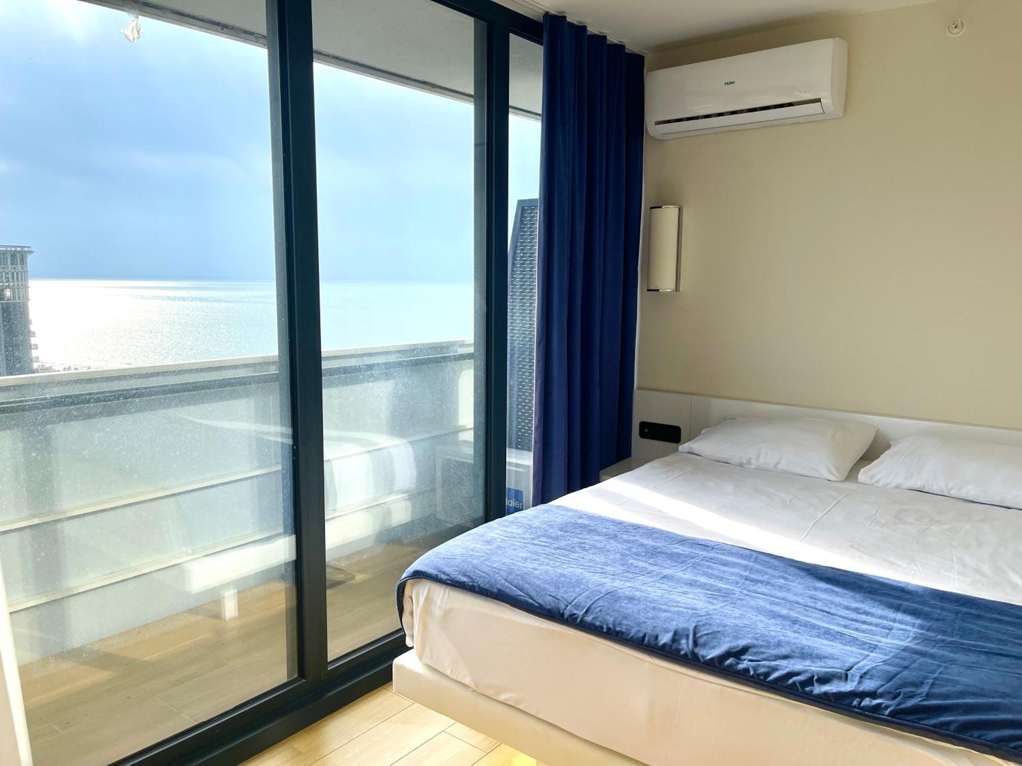 Hellobatumi Aparthotel Екстериор снимка