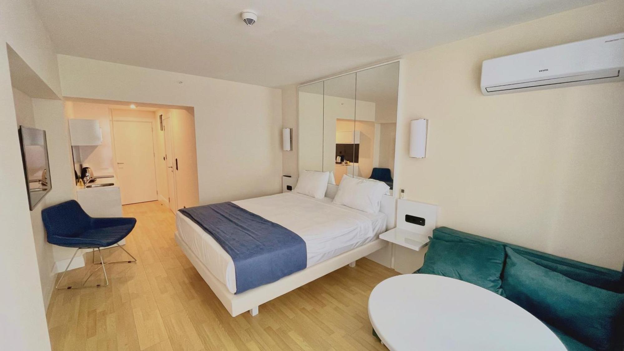 Hellobatumi Aparthotel Екстериор снимка