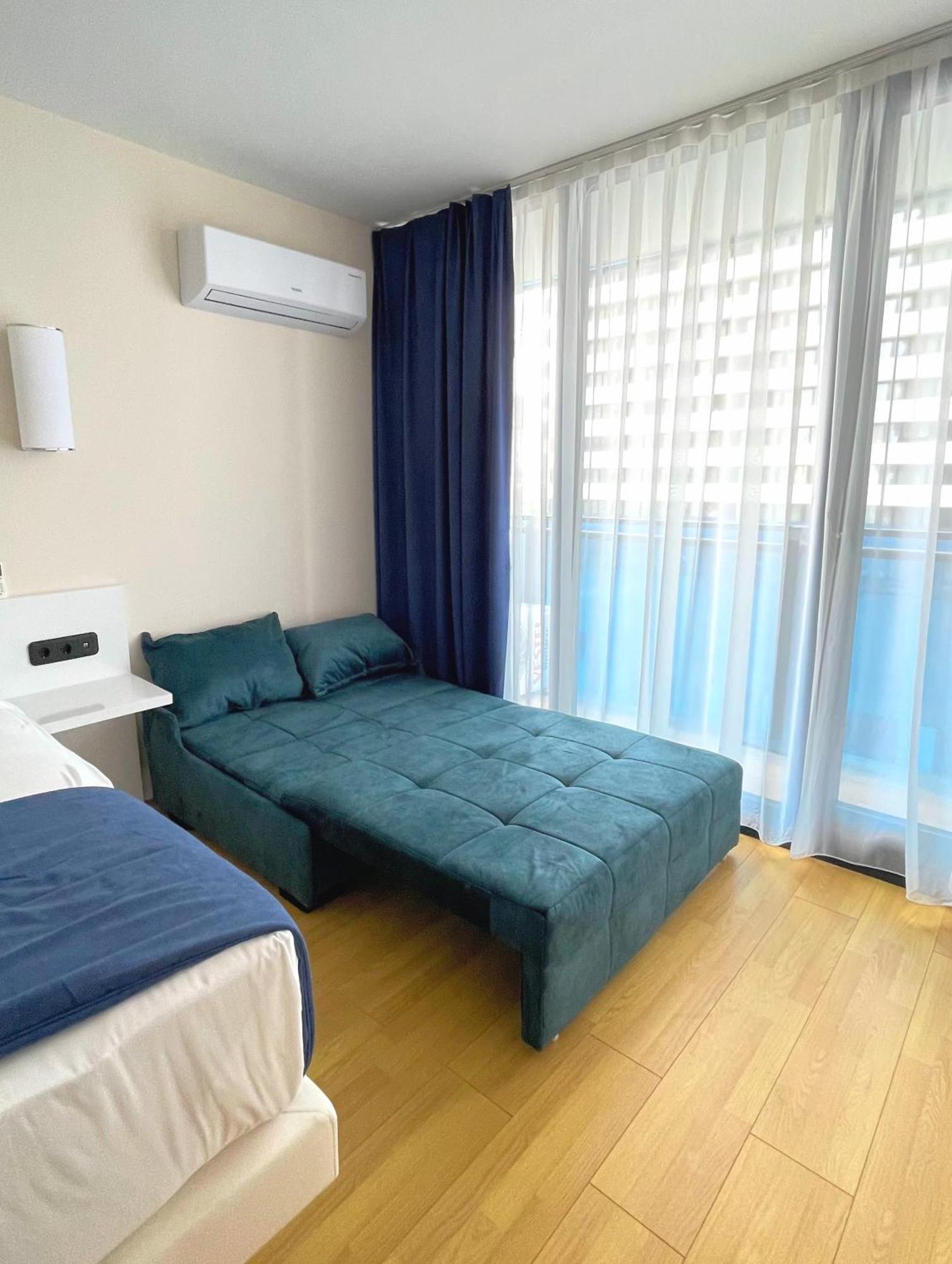 Hellobatumi Aparthotel Екстериор снимка