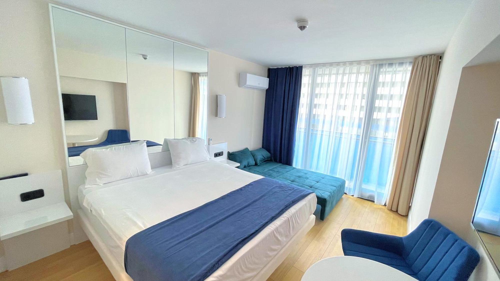 Hellobatumi Aparthotel Екстериор снимка